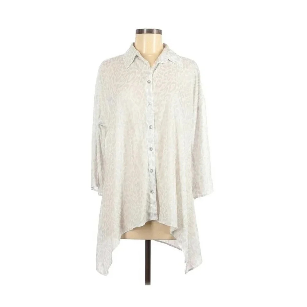 Chicos Size M Gray Snow Leopard Print Tunic Blouse Top NEW!